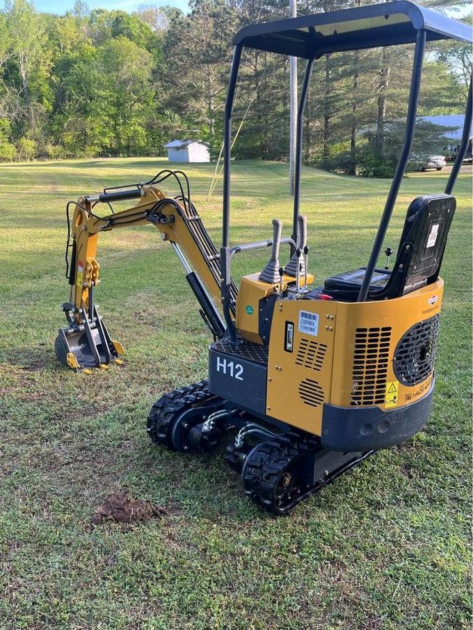 13.5HP, 1 ton B&S Engine Mini Compact Excavator Micro Crawler Digger | AGT-H12
